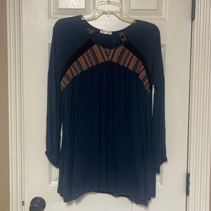Hem & Thread size small blouse. Great condition! Long sleeves. Thin material.